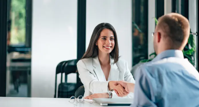 Zatrudnianie pracowników z Polski: koszty zatrudnienia w 2026 – umowa o pracę, B2B i Employer of Record